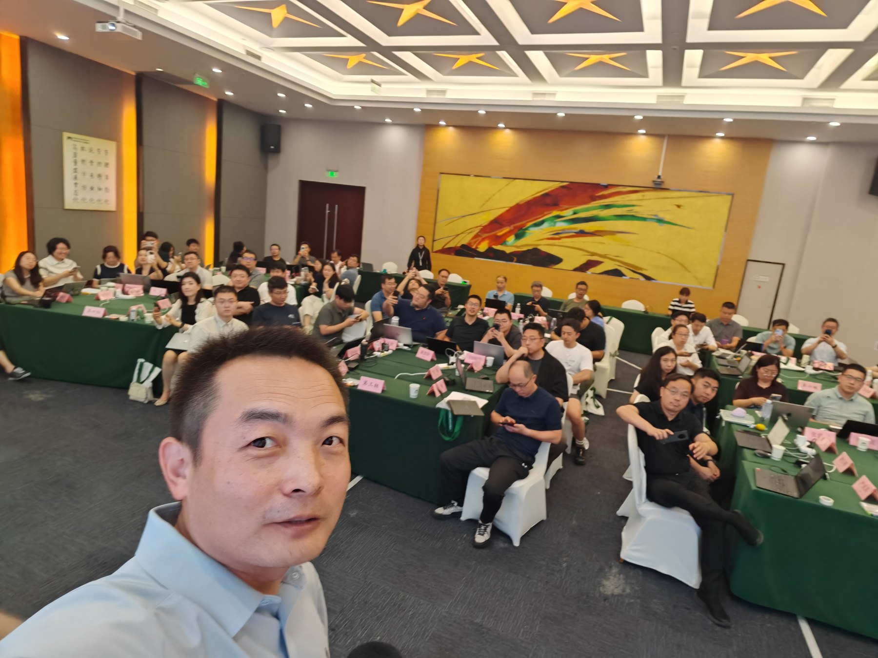 李国宝老师与现场学员合影