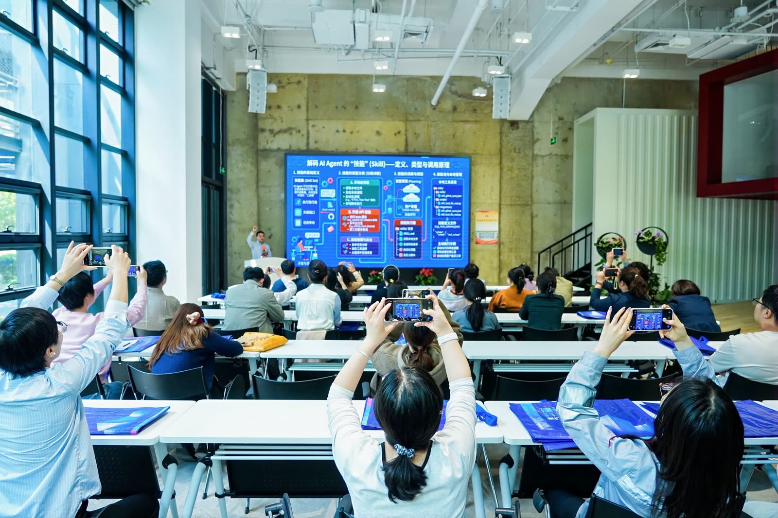 国宝老师企业AI培训与课堂互动现场 6